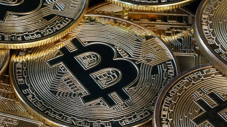 Man in yearslong battle to retrieve lost Bitcoin hard drive worth around $800 million offers to buy landfill