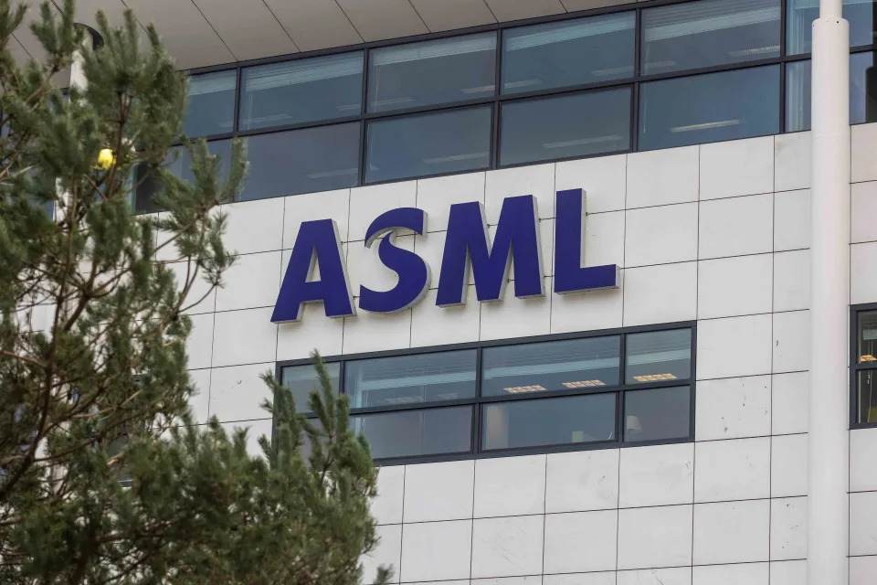 ASML Stock Falls on Weak Bookings, Soft Sales Outlook