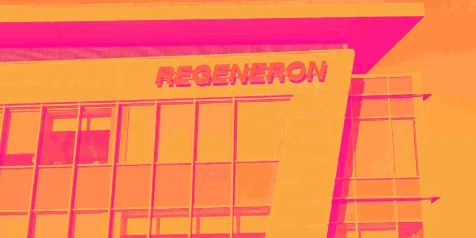 3 Reasons to Sell REGN and 1 Stock to Buy Instead
