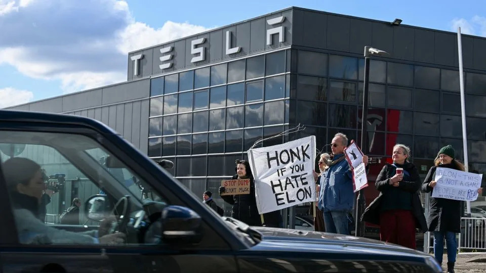 The used Tesla market is crumbling