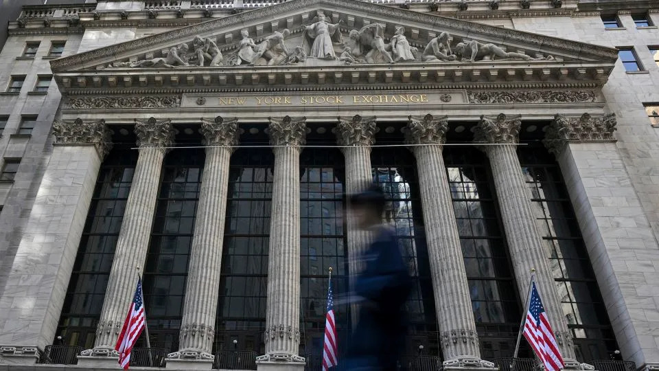 Stocks close out choppy day after Trump calls for ousting Fed Chair Powell