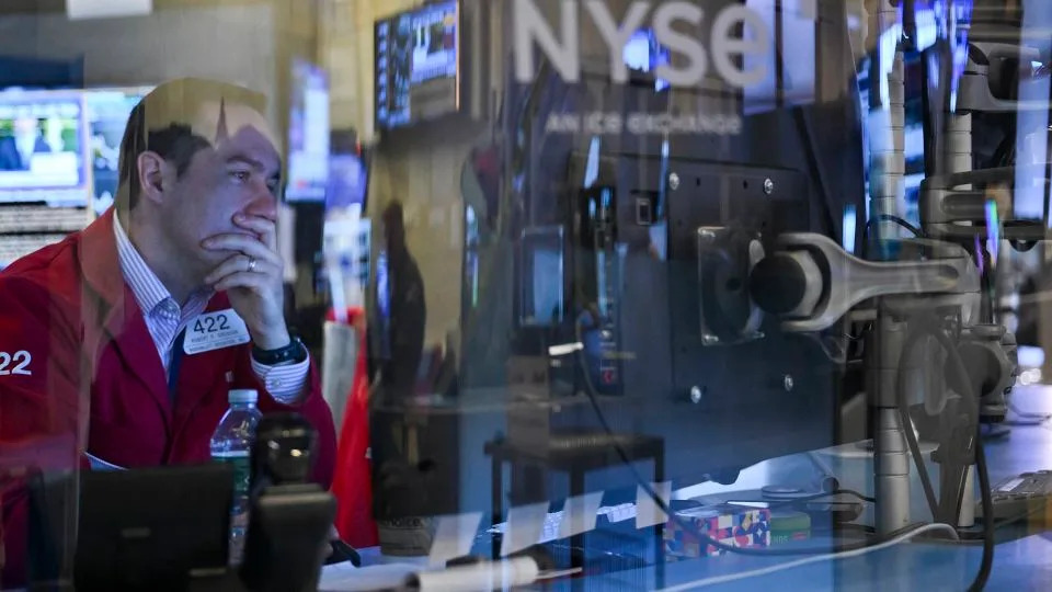 US stocks rebound as gold hits record high