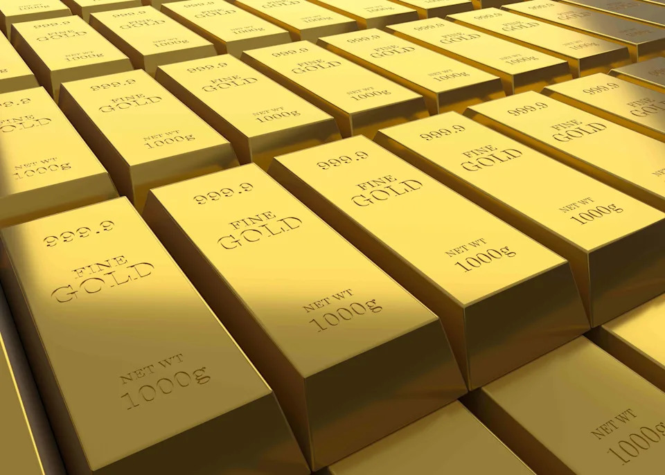 Gold Hits $3,500 as Trump's Attacks on Powell Unnerve Markets